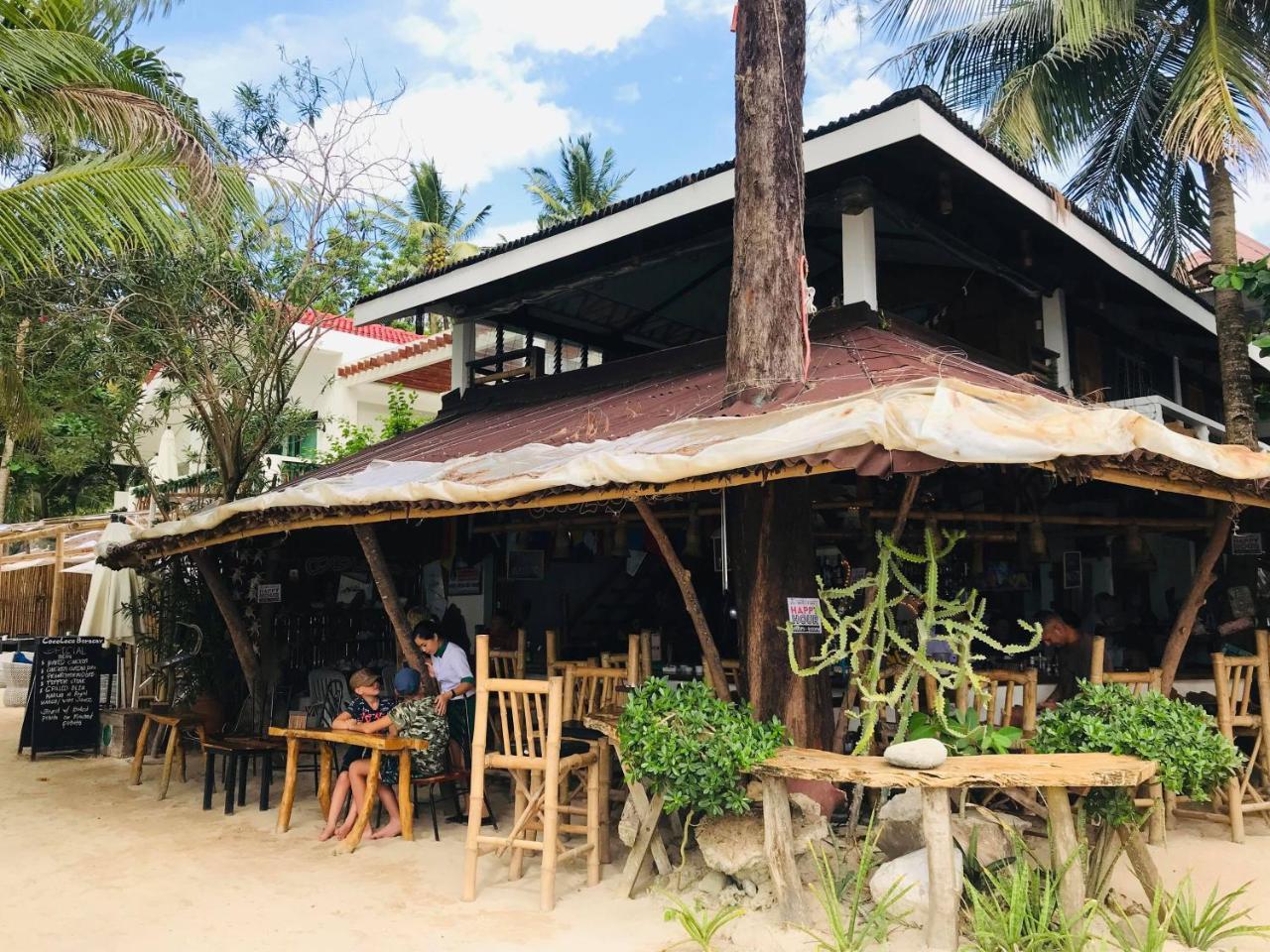 Cocoloco Beach Resort Manoc-Manoc Esterno foto