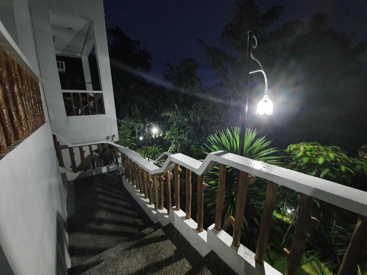 Cocoloco Beach Resort Manoc-Manoc Esterno foto