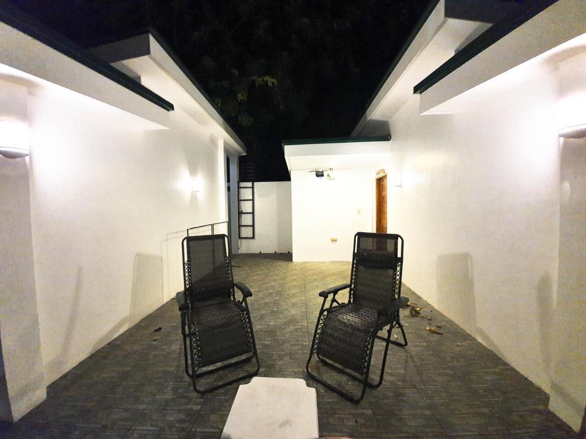 Cocoloco Beach Resort Manoc-Manoc Esterno foto